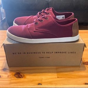 Burgundy Toms in a size Youth 5